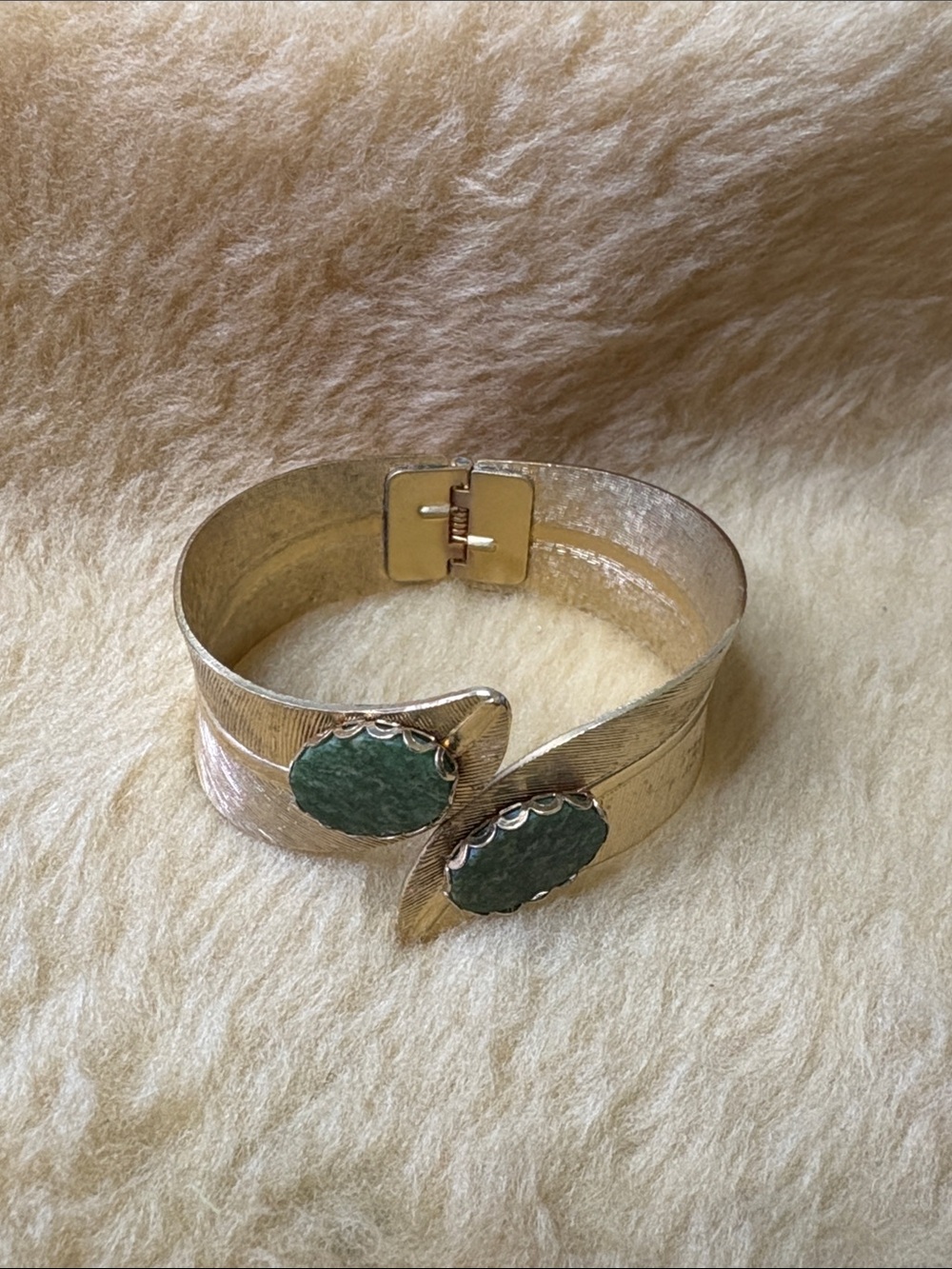 Vintage Gold-Tone Hinge Leaf design Bracelet with Green Stone Accents - Picture 2 of 8
